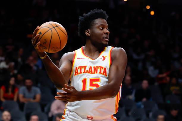 湖人重点关注5名内线球员,其中3人是先发人选,2人是替补人选?