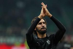 斯基拉:阿德利拒绝俄罗斯、卡塔尔报价,米兰决定将他下放预备队