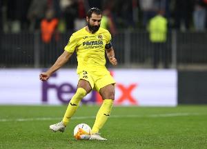 39岁阿尔比奥尔:还不考虑退役&希望留在黄潜踢球 进欧冠是目标