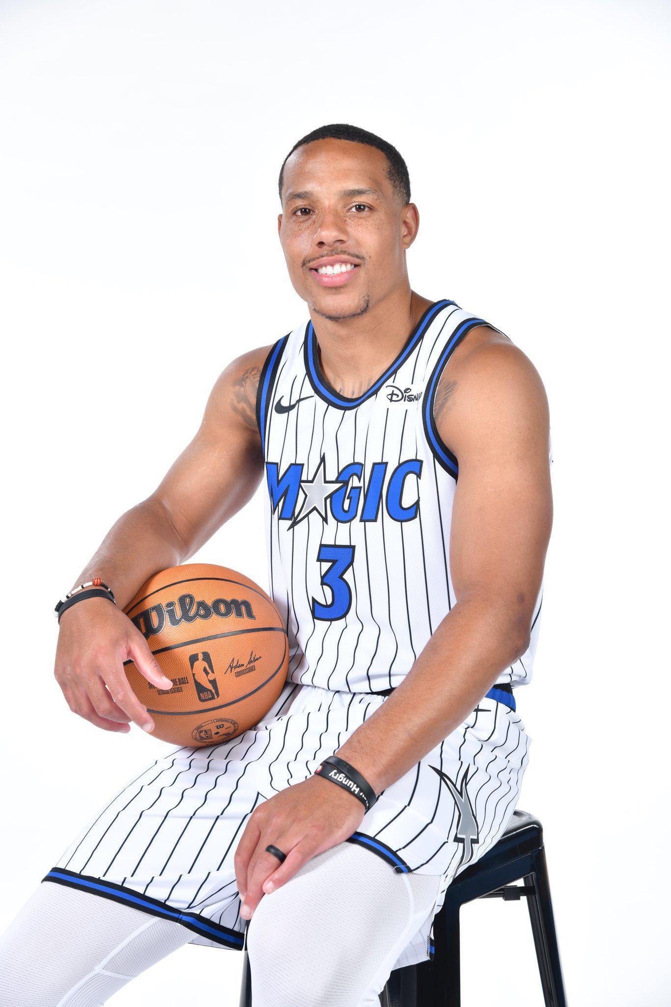 7换1完成贝恩上身魔术3号战袍喜笑颜开 魔术这新球衣帅不帅？