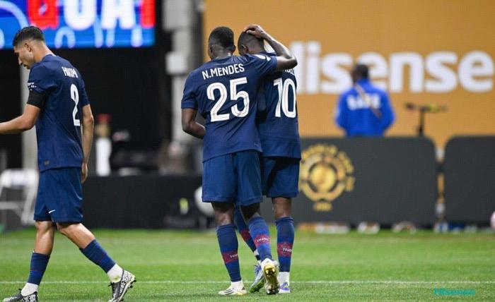 2-0！3-2！欧洲4豪门乱斗：断腿+染红！恩里克狂奔庆祝，太窒息