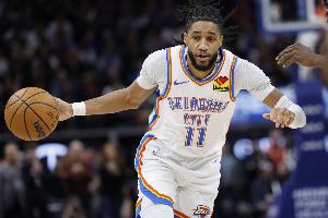 半岛体育-乔谈是否希望球队直接进入季后赛:一步一个脚印才能迈向成功