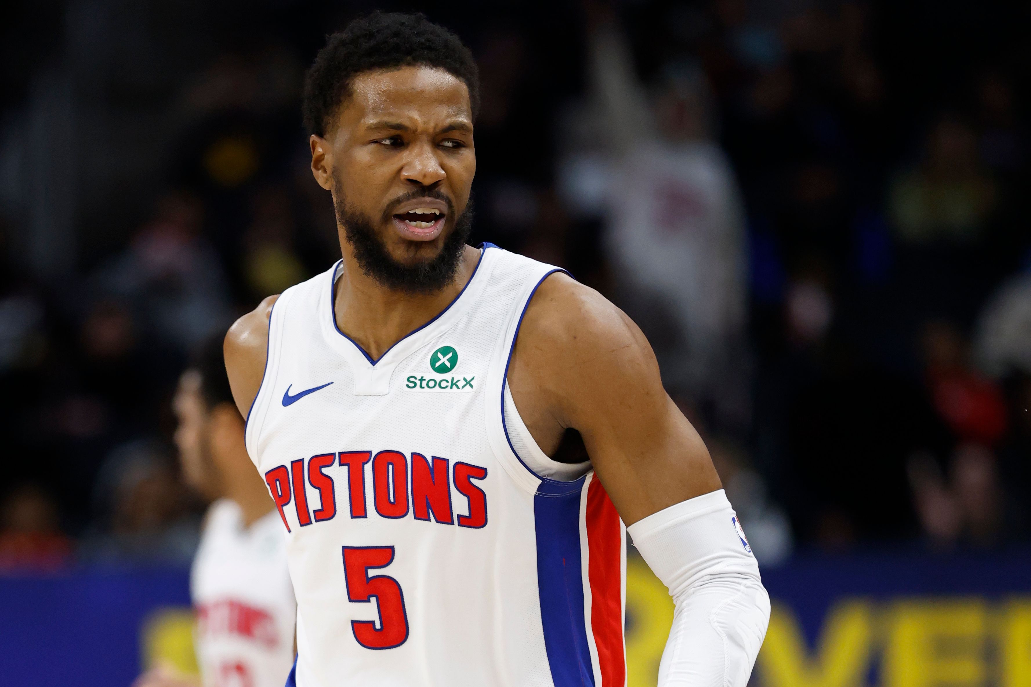 半岛体育全站-美记:活塞、森林狼、尼克斯、骑士近期都与比斯利进行了接触