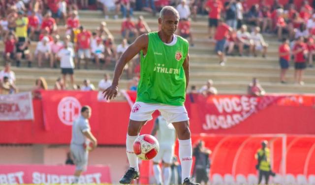 半岛体育-美洲队首秀 58岁罗马里奥却坐在替补席没上场！