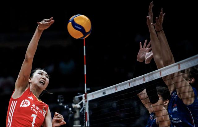 半岛体育入口-主动变阵+及时调整 中国女排3比1逆转塞尔维亚