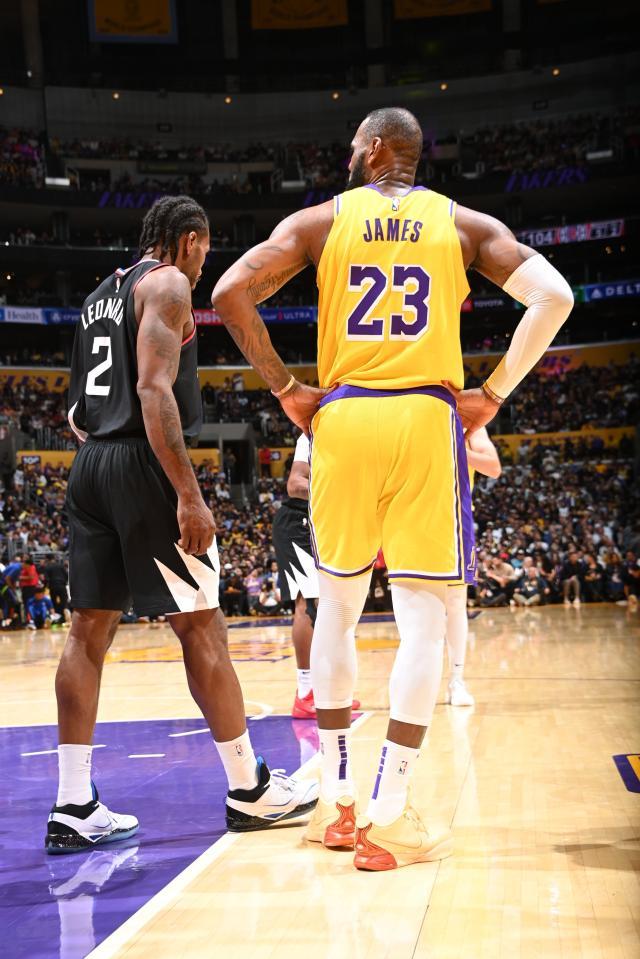 半岛体育全站-终结对快艇11连败！詹皇42分钟力斩35分再创里程碑