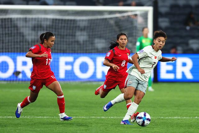 半岛体育全站-中国女足亚洲杯首胜，暴露四大问题！最新排名出炉，小组第一难了|马德兴|球队|比赛|对手|体能_新浪体育_新浪新闻