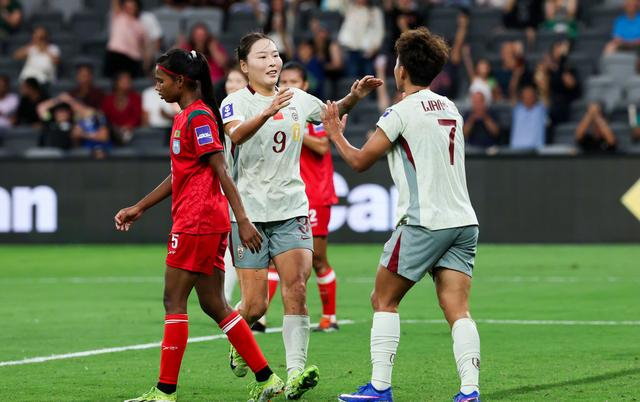 半岛体育全站-中国女足亚洲杯首胜，暴露四大问题！最新排名出炉，小组第一难了|马德兴|球队|比赛|对手|体能_新浪体育_新浪新闻