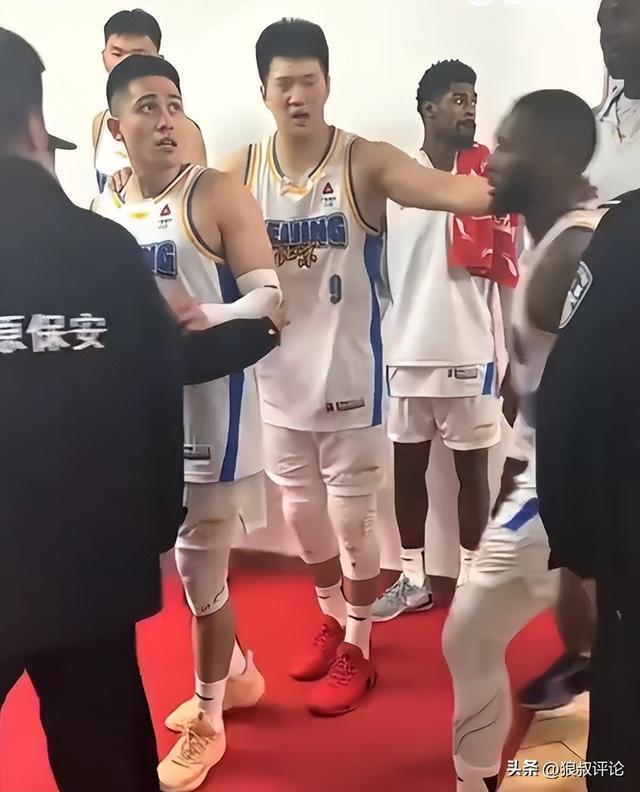 半岛体育 - 半岛体育官方网站 - Bandao AP-山西现场球迷对北京球员吐口水引热议！陈盈骏妻子怒斥不文明行为