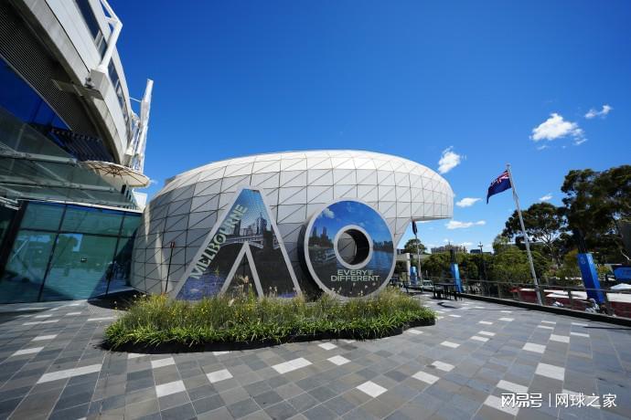 半岛体育全站-王美丽激战阿尼娃，卫冕冠军出局排名大跌，小白菜镜头上连画十字