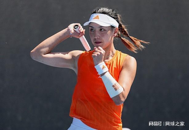 半岛体育全站-王美丽激战阿尼娃，卫冕冠军出局排名大跌，小白菜镜头上连画十字