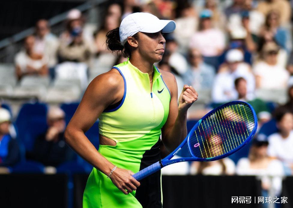 半岛体育全站-王美丽激战阿尼娃，卫冕冠军出局排名大跌，小白菜镜头上连画十字