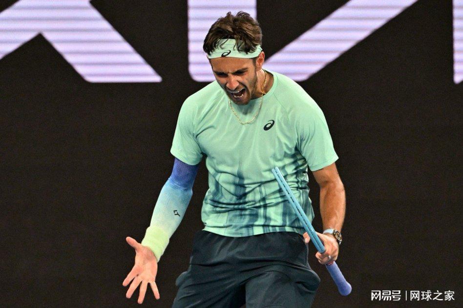 半岛体育全站-王美丽激战阿尼娃，卫冕冠军出局排名大跌，小白菜镜头上连画十字