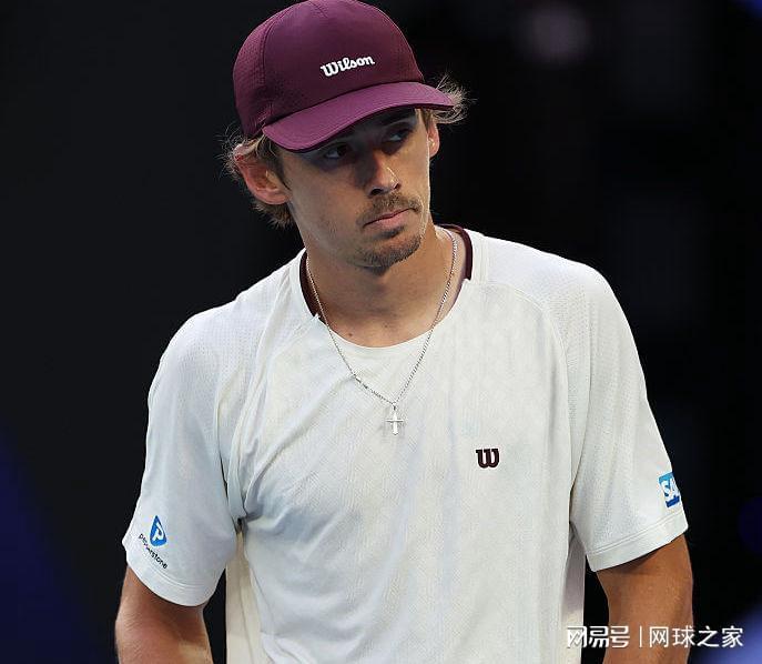 半岛体育全站-王美丽激战阿尼娃，卫冕冠军出局排名大跌，小白菜镜头上连画十字