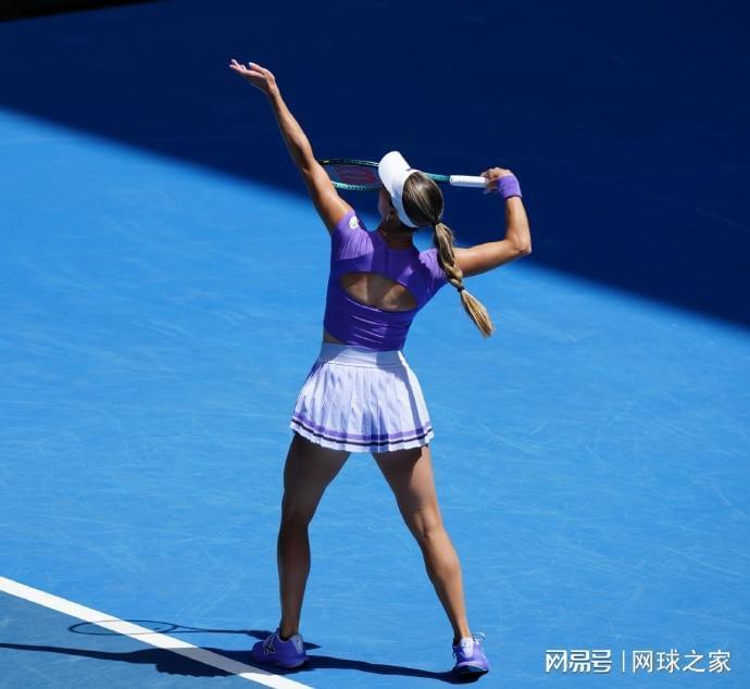 半岛体育全站-王美丽激战阿尼娃，卫冕冠军出局排名大跌，小白菜镜头上连画十字