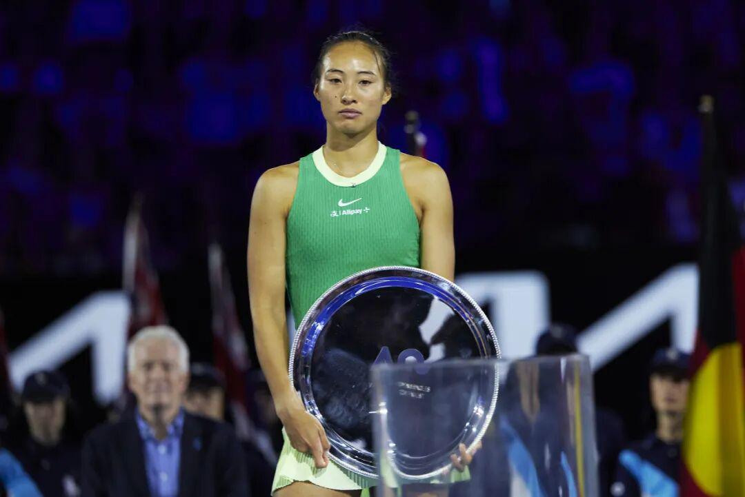 半岛体育-郑钦文最快将于四天后迎新赛季首秀；张帅重返四强！