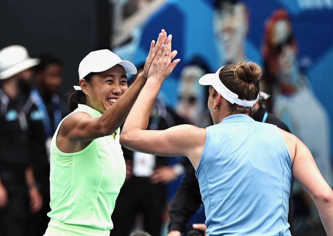 半岛体育-郑钦文最快将于四天后迎新赛季首秀；张帅重返四强！