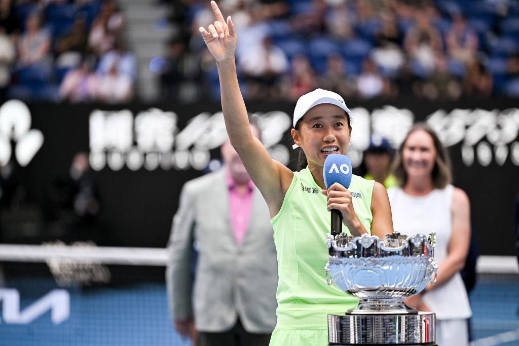 半岛体育全站-领奖台致敬前辈郑洁，张帅女双再夺冠藏着中国网球20年青春