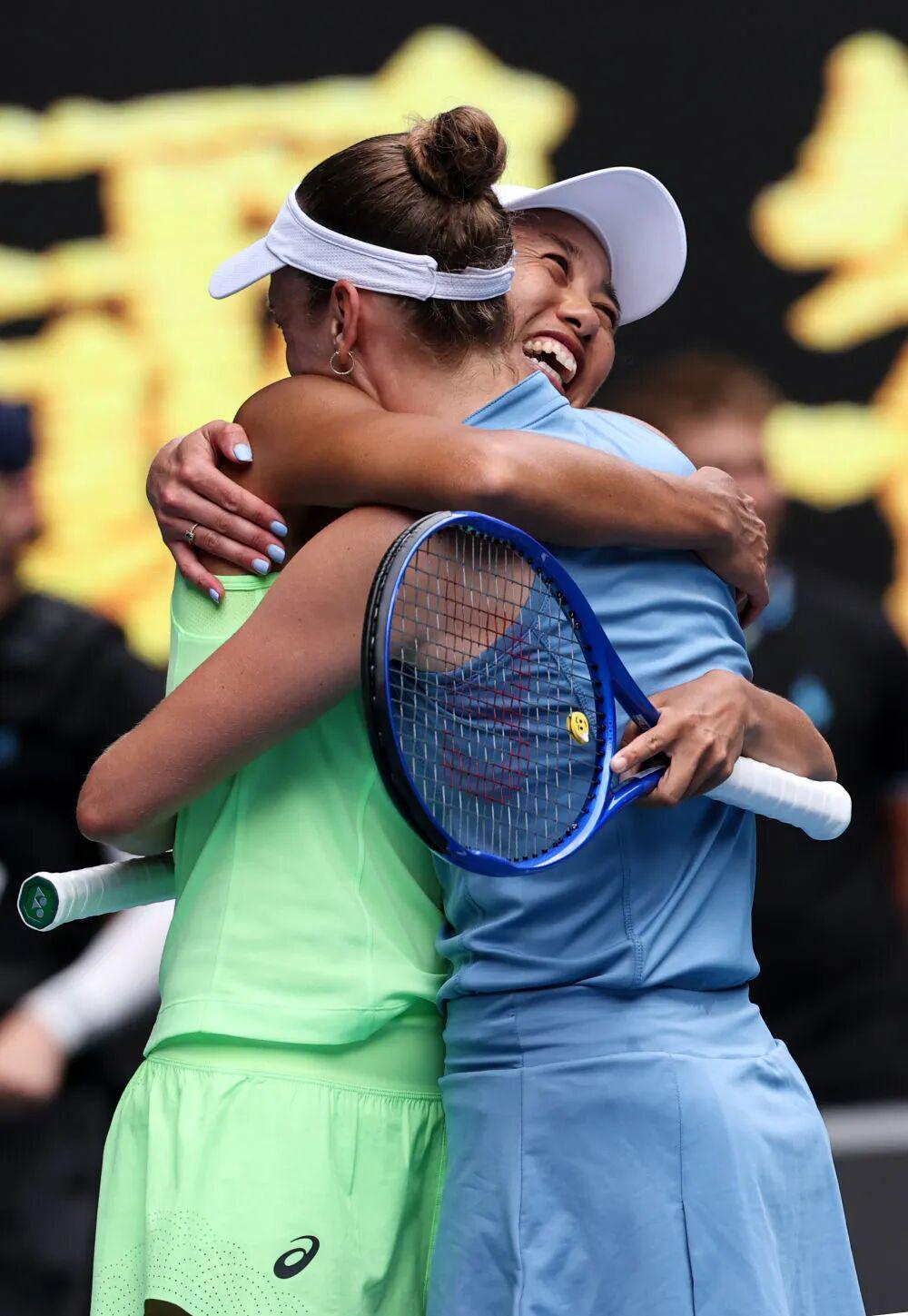 半岛体育-张帅/梅尔滕斯夺得澳网女双冠军：就像一场“起死回生”的英雄之战