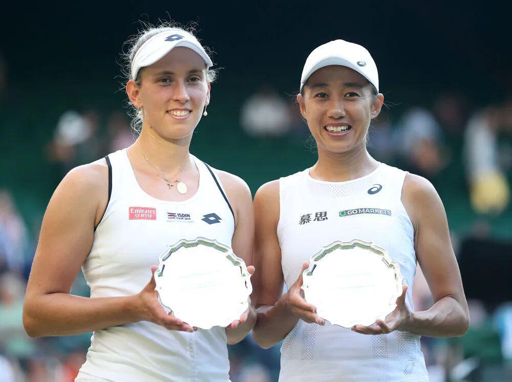 半岛体育-张帅/梅尔滕斯夺得澳网女双冠军：就像一场“起死回生”的英雄之战