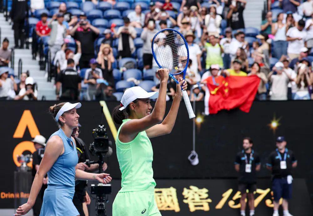 半岛体育-张帅/梅尔滕斯夺得澳网女双冠军：就像一场“起死回生”的英雄之战