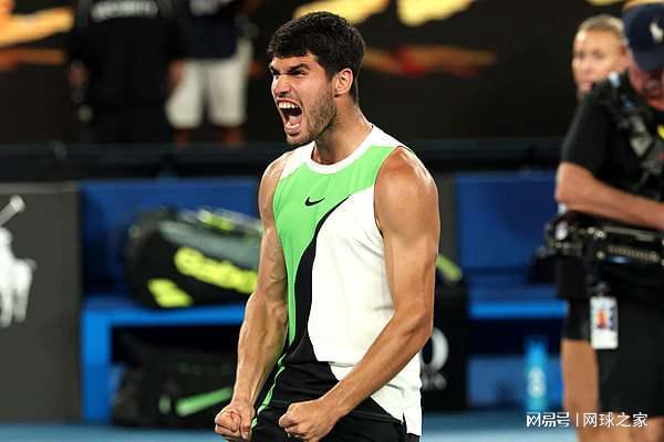 半岛体育全站-阿卡拒绝被逆转离全满贯仅差一胜，网友：紫薇到手的决赛机会飞了