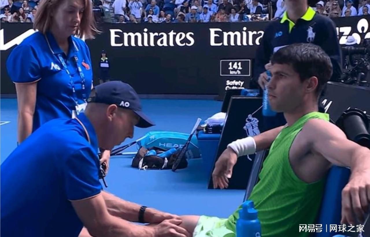 半岛体育全站-阿卡拒绝被逆转离全满贯仅差一胜，网友：紫薇到手的决赛机会飞了