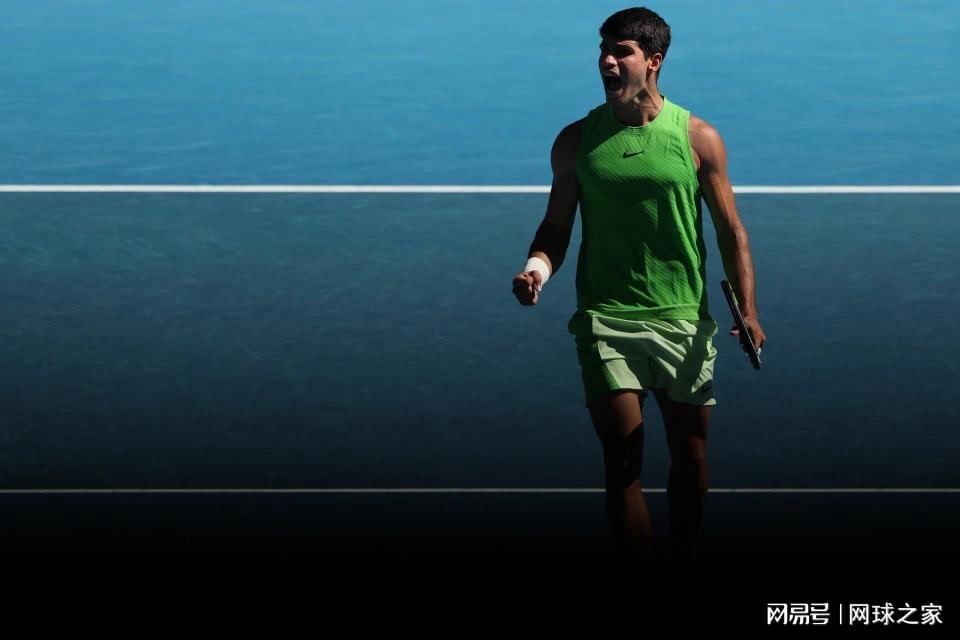 半岛体育全站-阿卡拒绝被逆转离全满贯仅差一胜，网友：紫薇到手的决赛机会飞了