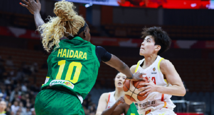 半岛体育 - 半岛体育官方网站 - Bandao AP-首秀砍大号两双！李月汝已是世界级中锋，中国女篮开门红