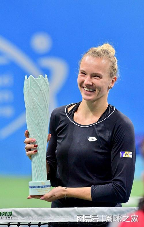 半岛体育全站-先失一盘又何妨！西尼亚科娃接连三场逆转取得职业生涯新突破