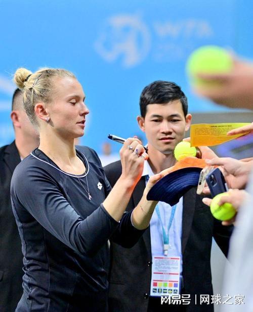 半岛体育全站-先失一盘又何妨！西尼亚科娃接连三场逆转取得职业生涯新突破