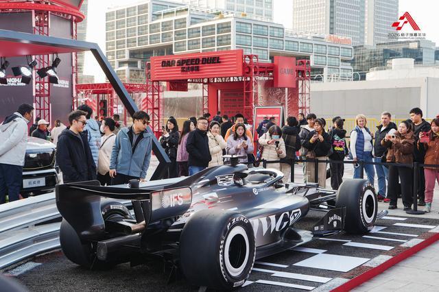 从《飞驰人生》到飞驰人生：2026格子旗嘉年华启幕 经典F1战车亮相西岸