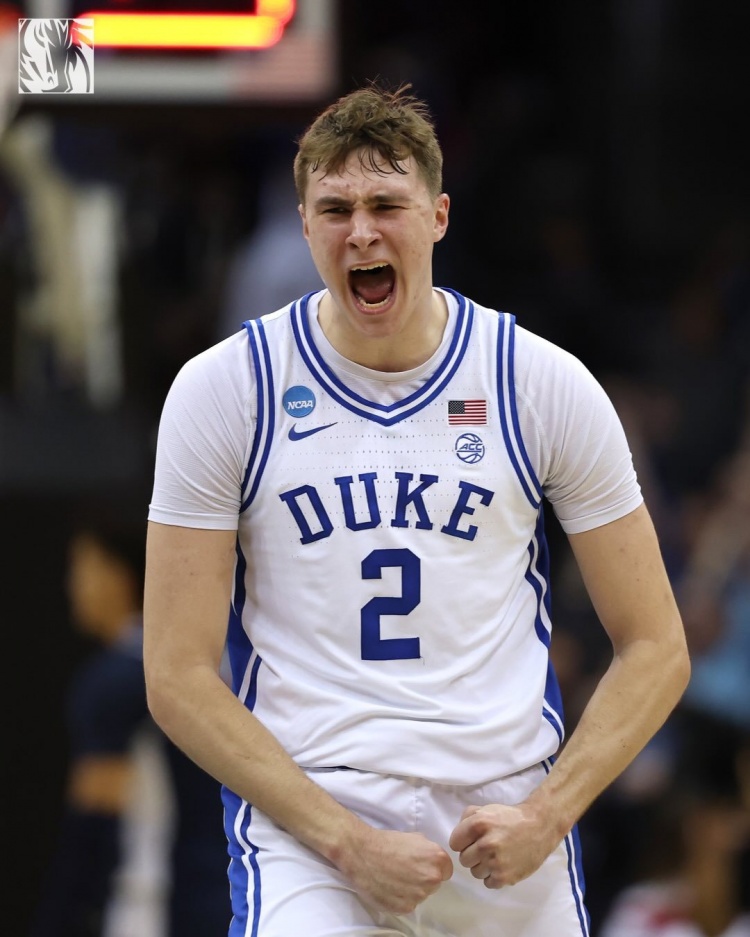 半岛体育 - 半岛体育官方网站 - Bandao AP-疯狂三月来袭！独行侠晒出球员们大学时期帅照！