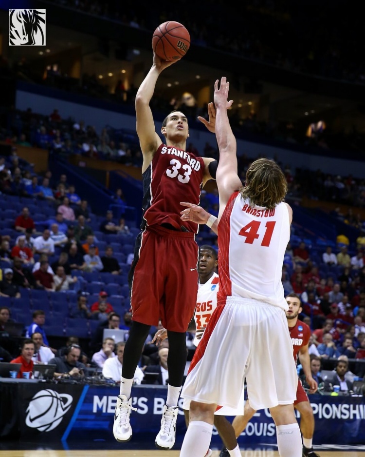 半岛体育 - 半岛体育官方网站 - Bandao AP-疯狂三月来袭！独行侠晒出球员们大学时期帅照！