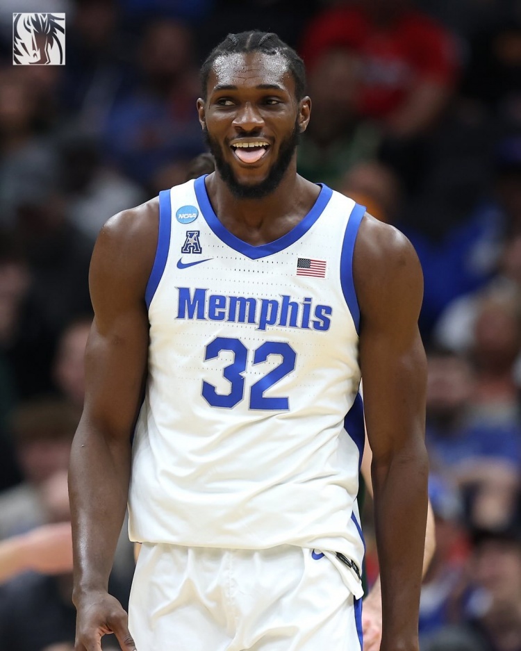 半岛体育 - 半岛体育官方网站 - Bandao AP-疯狂三月来袭！独行侠晒出球员们大学时期帅照！