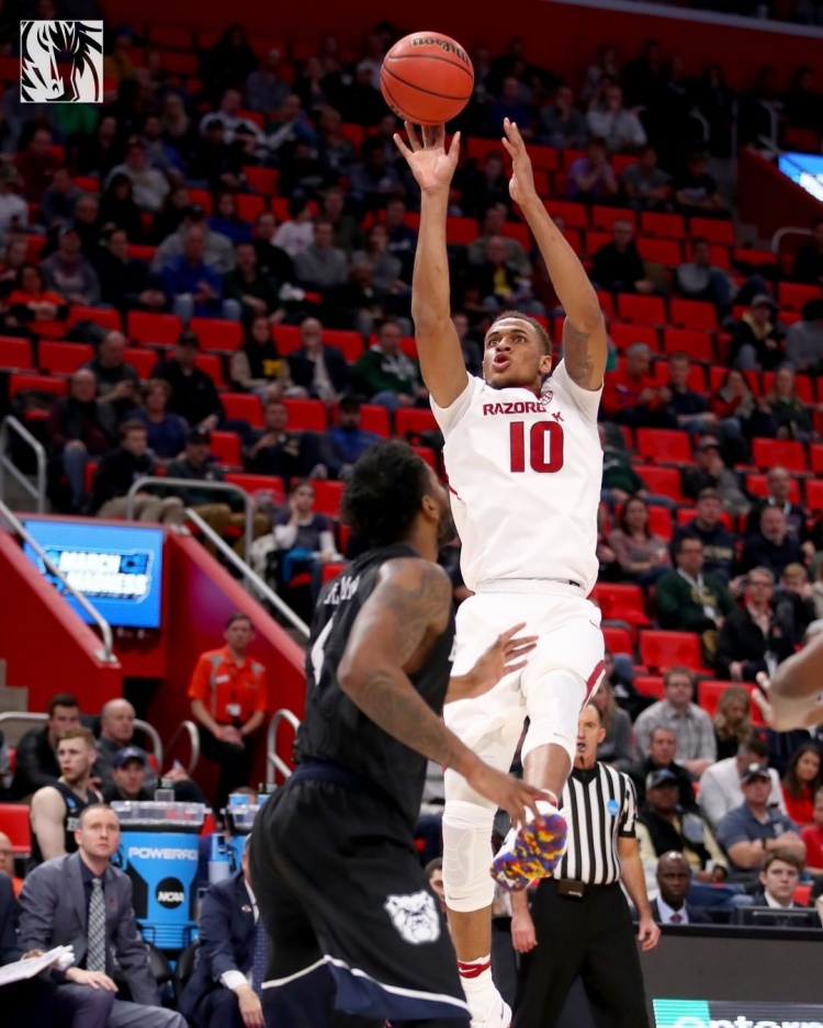 半岛体育 - 半岛体育官方网站 - Bandao AP-疯狂三月来袭！独行侠晒出球员们大学时期帅照！