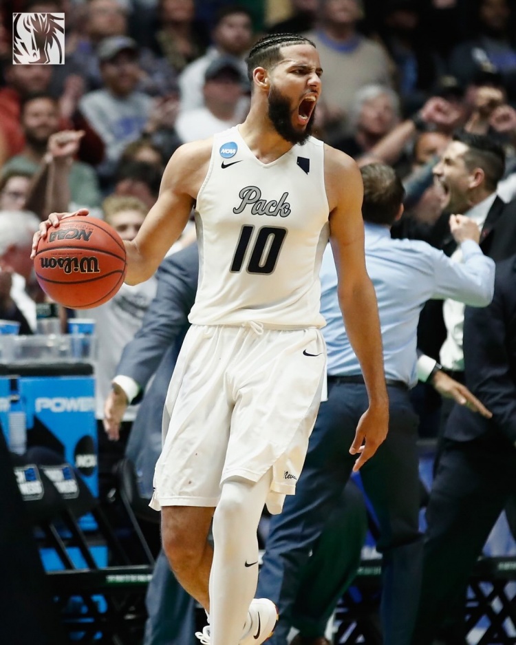 半岛体育 - 半岛体育官方网站 - Bandao AP-疯狂三月来袭！独行侠晒出球员们大学时期帅照！