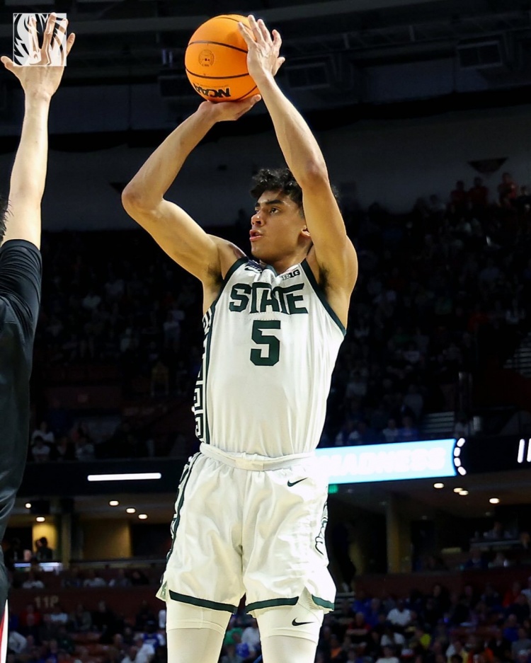 半岛体育 - 半岛体育官方网站 - Bandao AP-疯狂三月来袭！独行侠晒出球员们大学时期帅照！