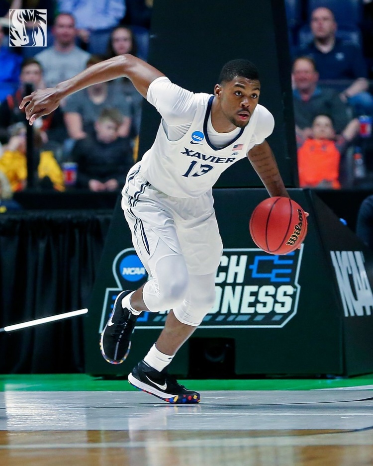 半岛体育 - 半岛体育官方网站 - Bandao AP-疯狂三月来袭！独行侠晒出球员们大学时期帅照！