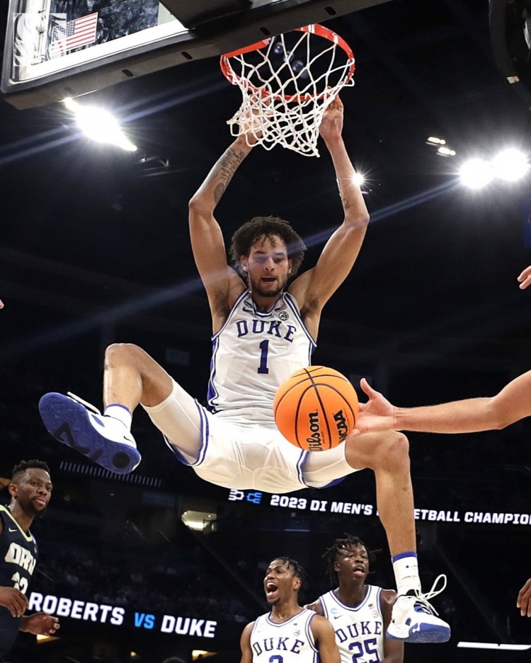 半岛体育 - 半岛体育官方网站 - Bandao AP-疯狂三月来袭！独行侠晒出球员们大学时期帅照！