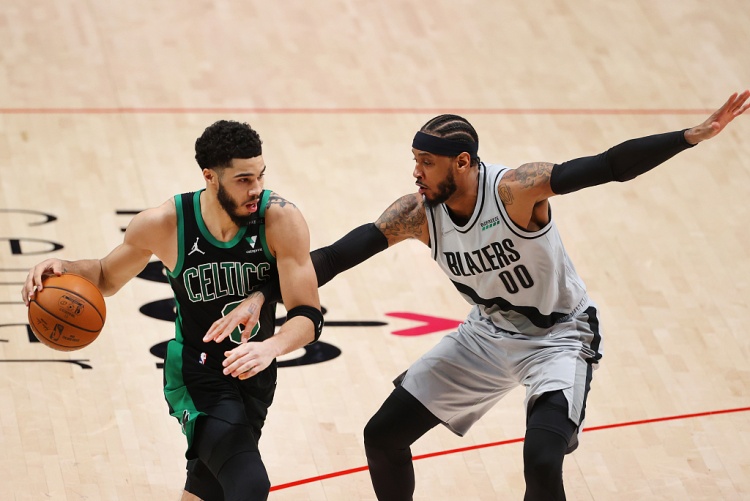 半岛体育全站-白巧克力不满：甜瓜不能给塔图姆建议？斯托克顿不能给控卫建议？