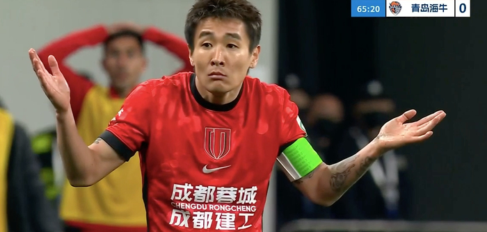 1-0！中场核心角球破门一剑封喉 上赛季第3两连胜领跑中超|罗慕洛|成都|牟鹏飞|韦世豪|杨明洋_新浪体育_新浪新闻