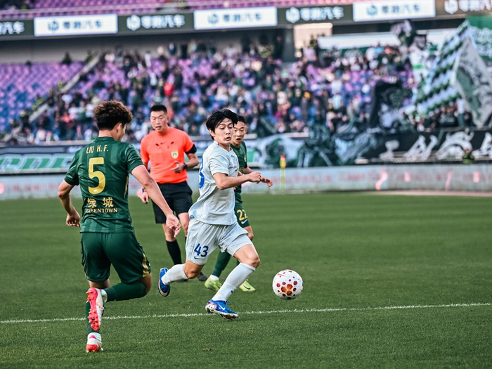 半岛体育-中超观察｜超高上座率令人欣喜，争议判罚需要警惕|杨皓宇|点球|浙江队|联赛|浙江职业足球俱乐部_新浪体育_新浪新闻