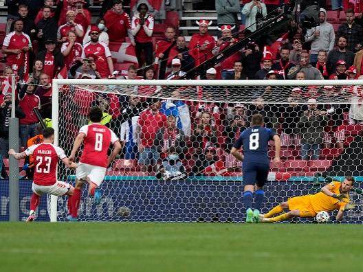 半岛体育全站-前一击制胜，后扑点零封，芬兰首胜谢两大药厂战将