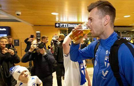 半岛体育全站-前一击制胜，后扑点零封，芬兰首胜谢两大药厂战将