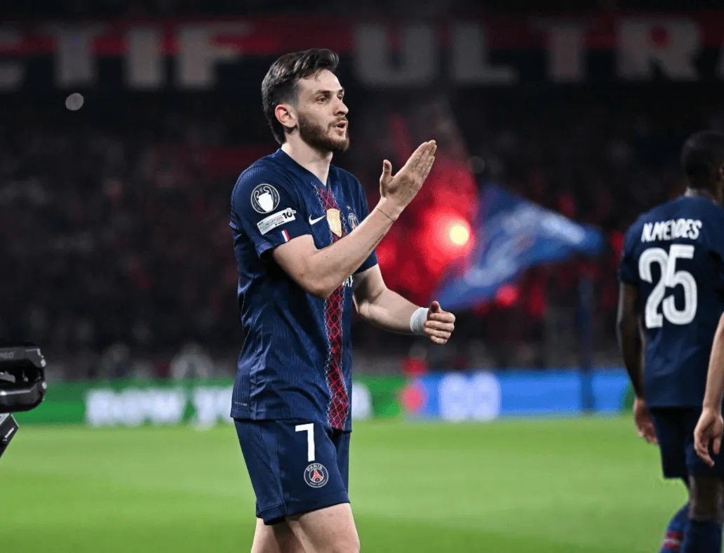 半岛体育全站-连续8场欧冠淘汰赛不败，巴黎追平里昂的法甲球队纪录