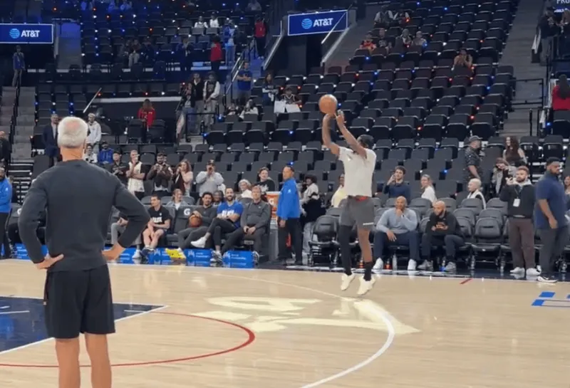 半岛体育全站-勇记：巴特勒目前随勇士现身洛杉矶，他已经不用拐杖了