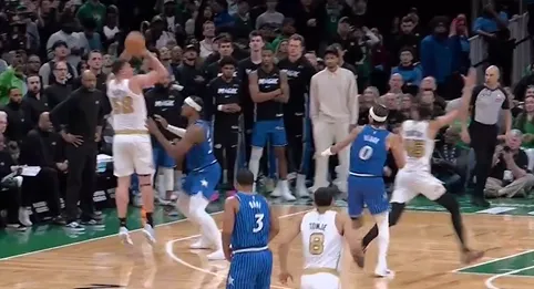 半岛体育入口-杀死比赛！加尔扎接球后直接三分命中，凯尔特人战胜魔术