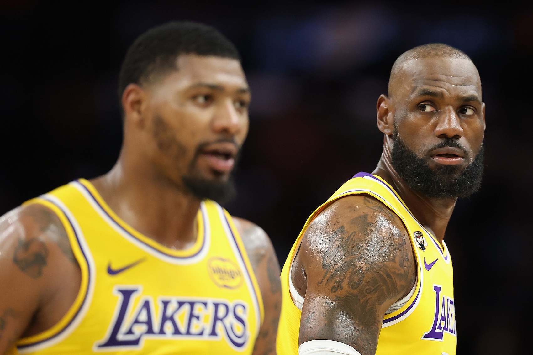 半岛体育入口-时间老人又输了！老詹精疲力竭仍拒投降 湖人展现关键时刻统治力